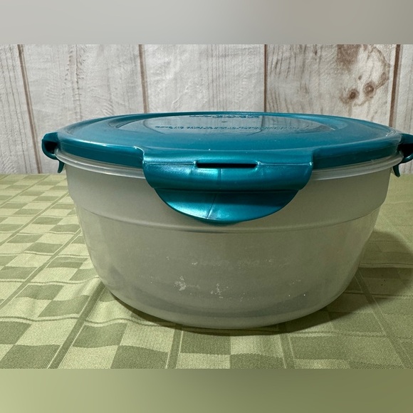 LocknLock 6-Piece Nestable Bowl Storage Set - Picture 7 of 8